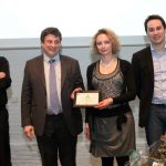 Helene Bossut, Responsable Qualité chez IPALLE, qui reçoit le Prix Hainaut horizons du Nominé, décerné par: