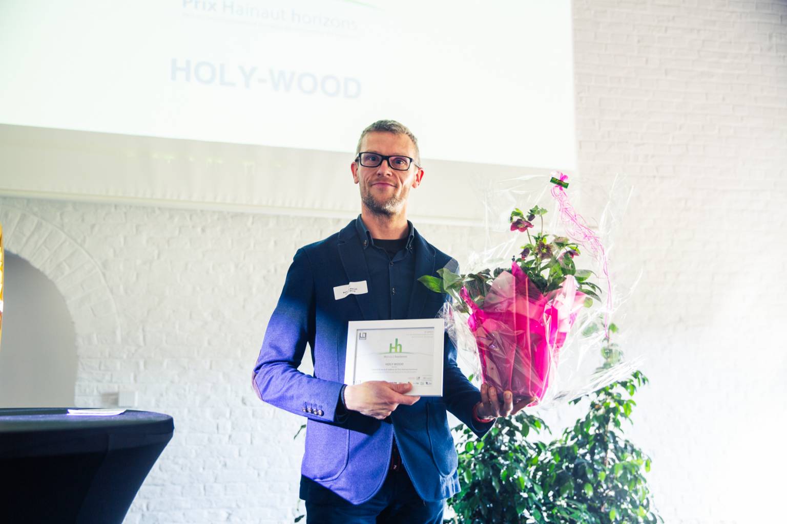 Le Lauréat du Prix Hainaut horizons 8e édition est HOLY-WOOD.