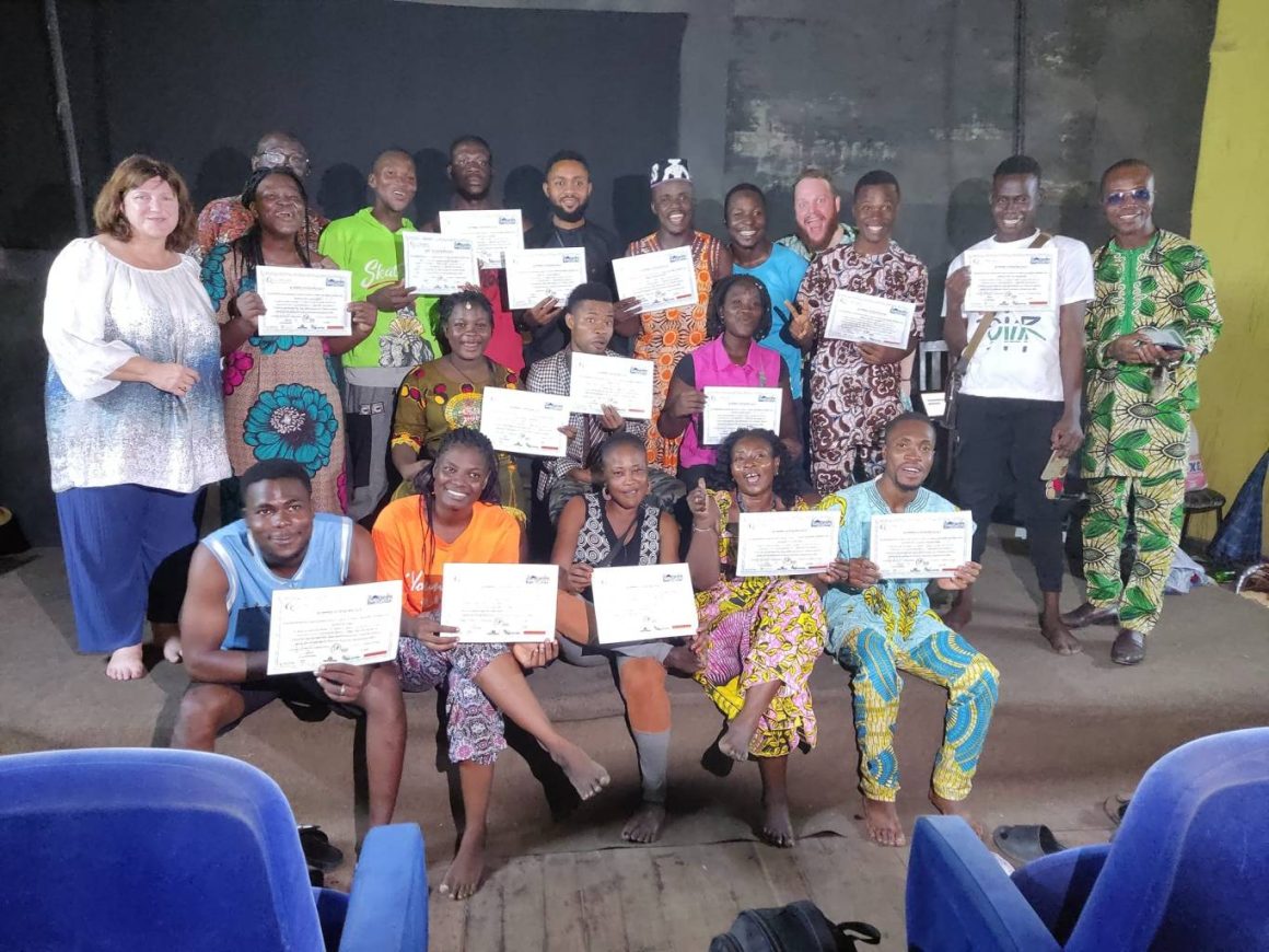 Le THEATRE DU COPION est à Cotonou avec des stagiaires en théâtre-action