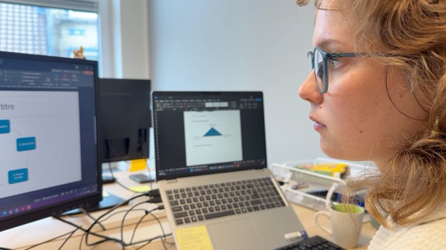 Employée aun travail CLEF